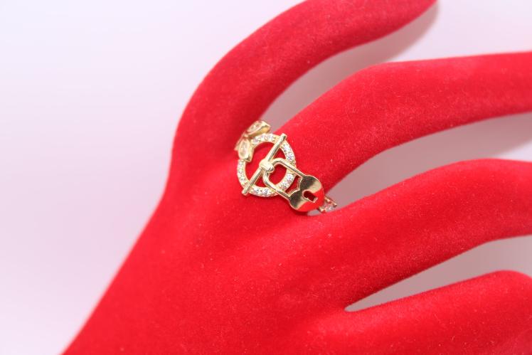 Belt style women ring 14k gold