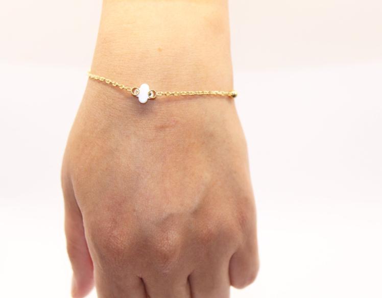 Small white stone Bracelet 14k