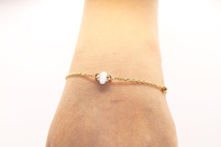 Small white stone Bracelet 14k