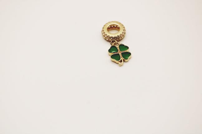 Green leaves charm 14k