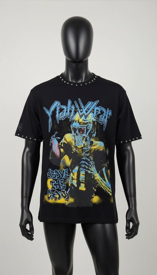 T-Shirt Negra “Above The Chaos” con Arte Gráfico y Detalles Metálicos – Edición Street Premium