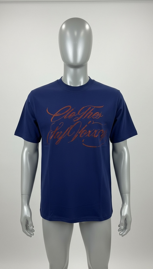 T-Shirt Azul Marino con Diseño Script en Cristales – Estilo Premium