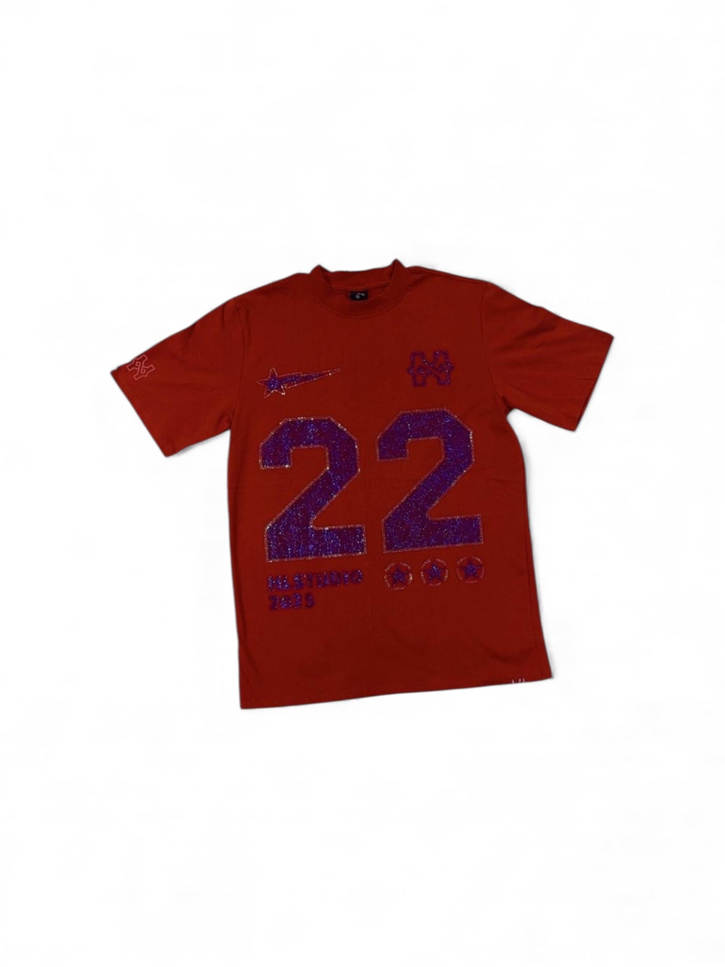 T-Shirt Roja “22” con Detalles en Cristales Morados