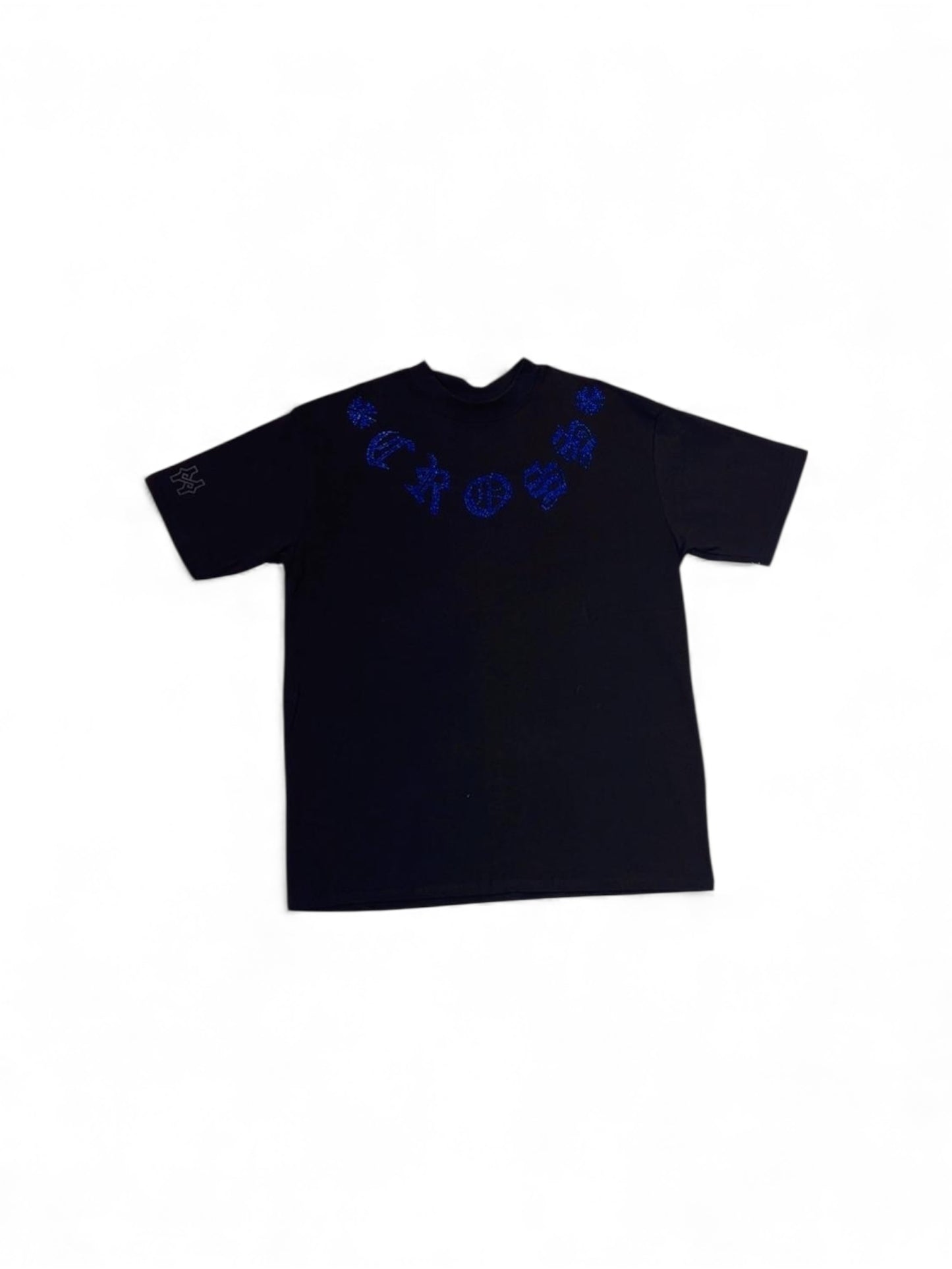 T-Shirt Negra Premium con Diseño Gótico en Cristales Azules