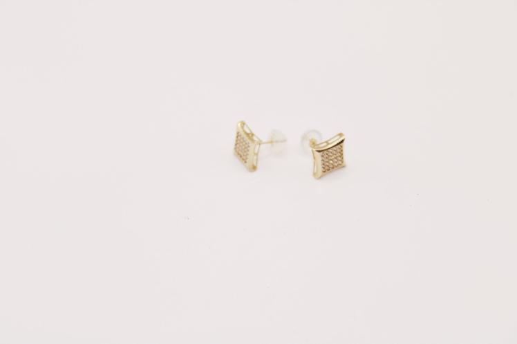 Medium star Earring 14k