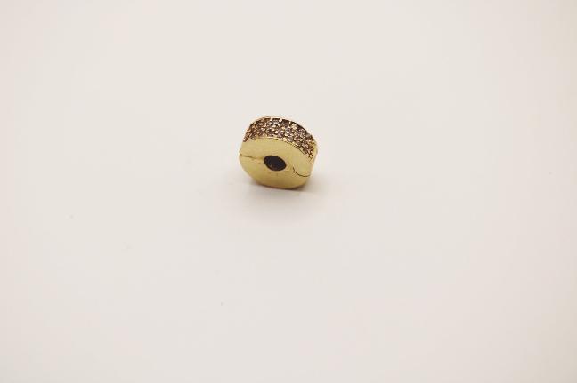Circle charm 14k