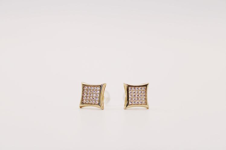 Medium star Earring 14k