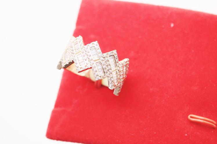 Fancy men ring baguette 14k