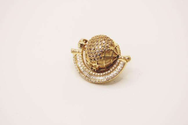 World pendant 14k