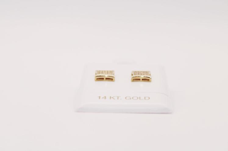 Medium star Earring 14k