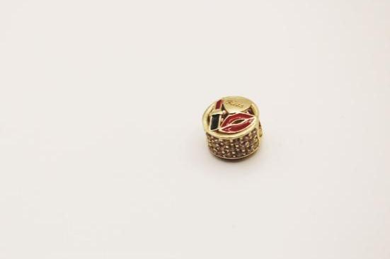 Kiss lips tic Bracelet charm 14k