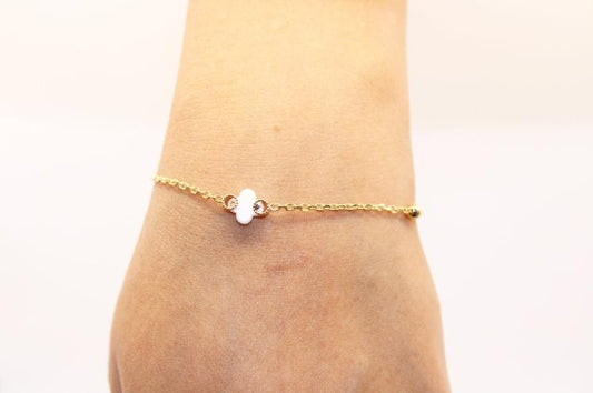 Small white stone Bracelet 14k