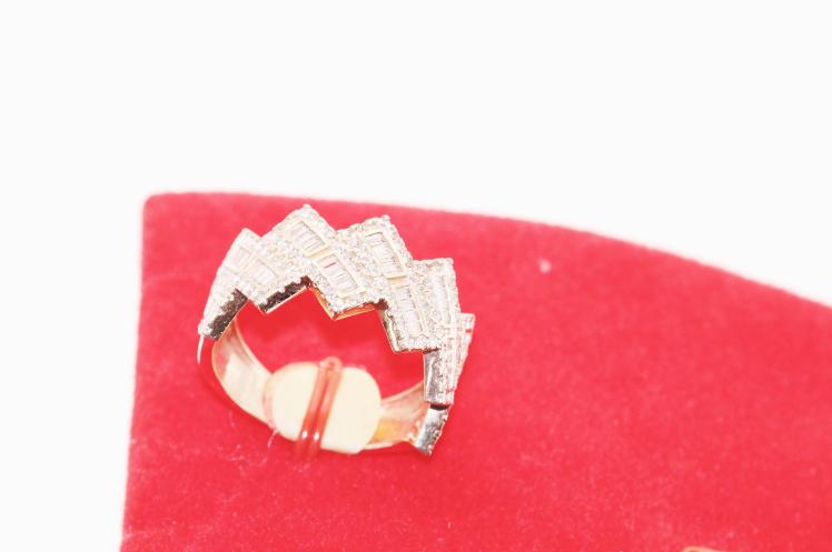 Fancy men ring baguette 14k