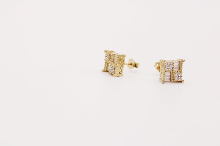 Tower style earring 14k