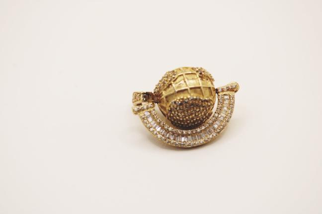 World pendant 14k
