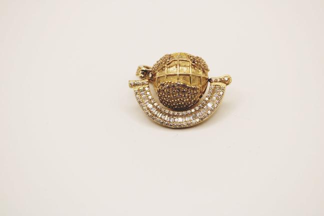 World pendant 14k