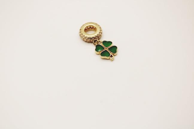 Green leaves charm 14k