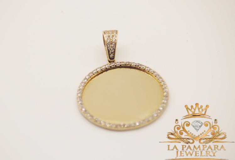 Photo pendant medium