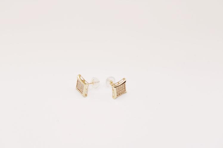 Medium star Earring 14k